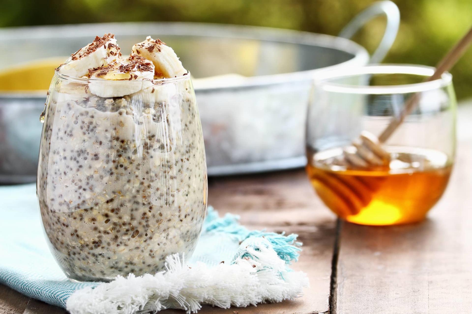 chocolate almond overnight oats recipe