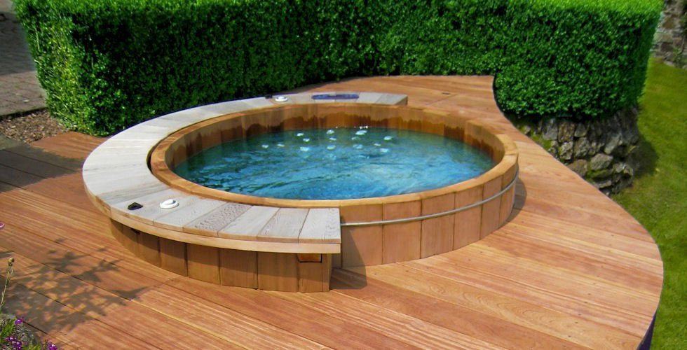 The Benefits of Saunas + Hot Tubs